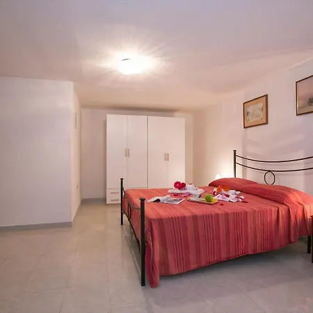 Sleeps 6 T421659 Daire Budoni