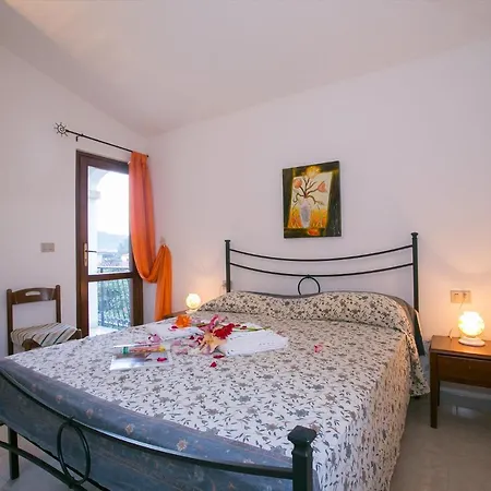 Sleeps 6 T421659 Daire Budoni